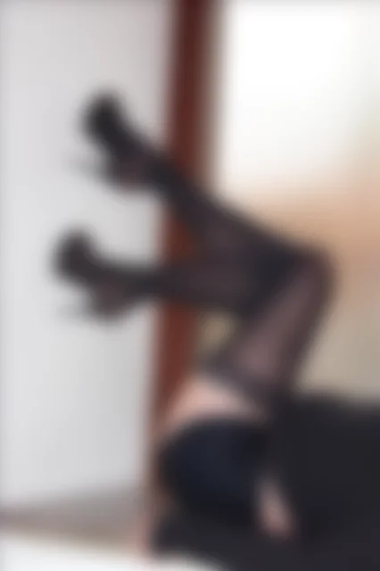 AnnyehVarese image 3